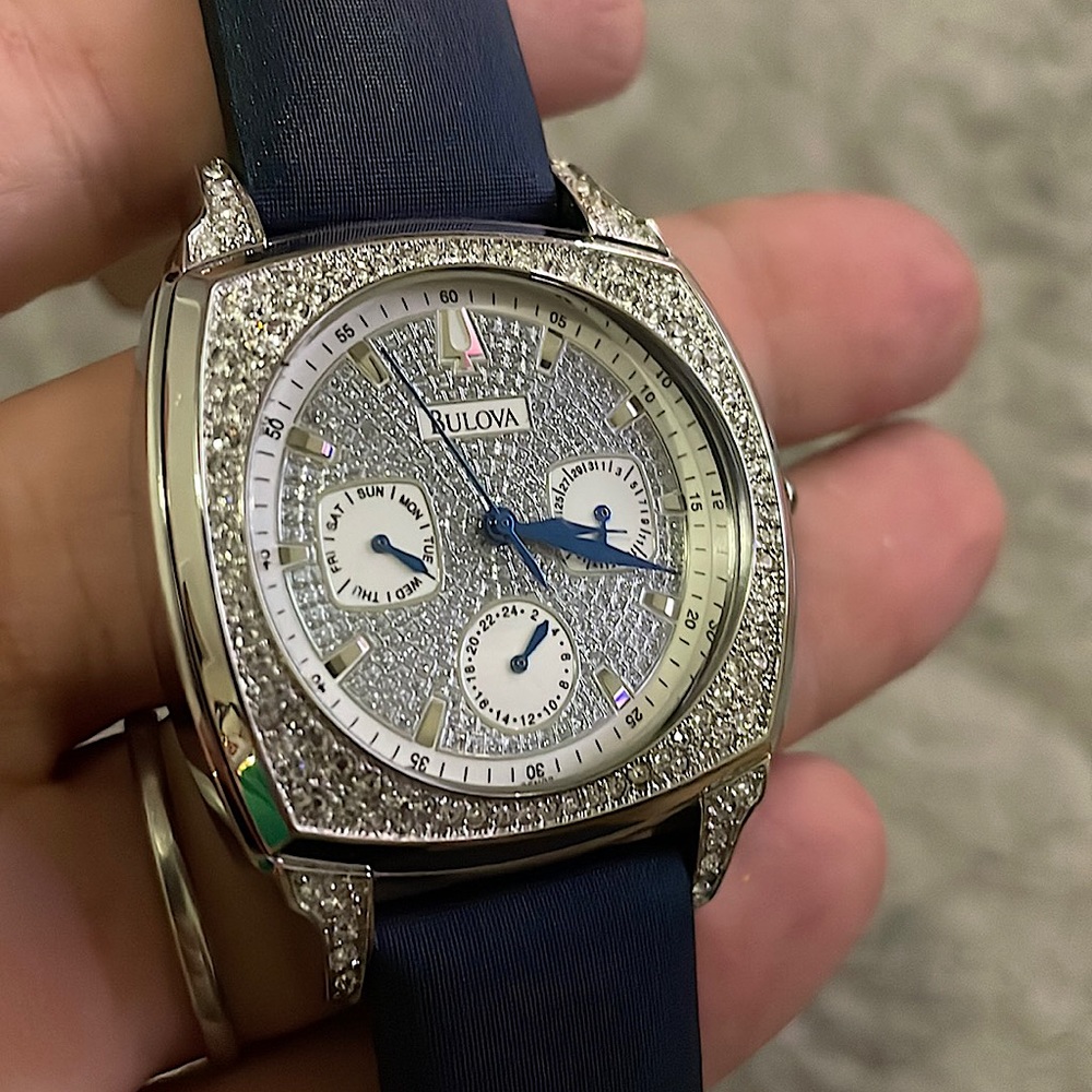 WOMENS SILVER BULOVA CHRONO DIAMOND FACE QUARTZ WATCH C876821 A6 MOVT
